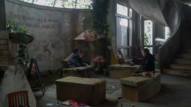 Jesse and Ellie talk in the book store.